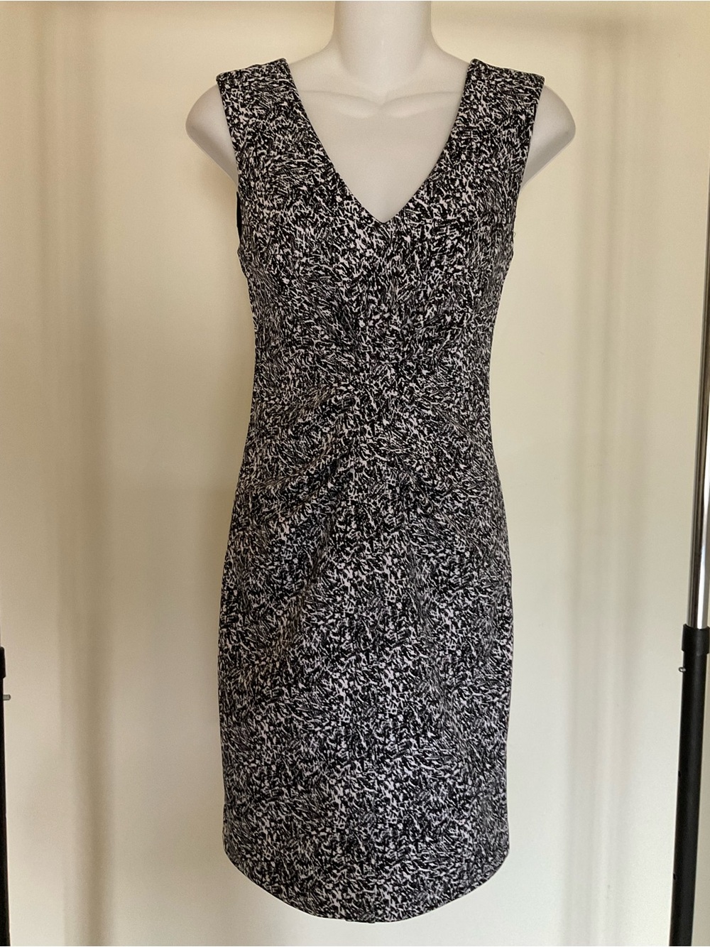 Express Black & White V-Neck Printed Midi Dress